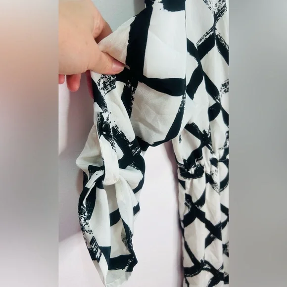 Black and White Geometric Dress - Picture 7 of 11